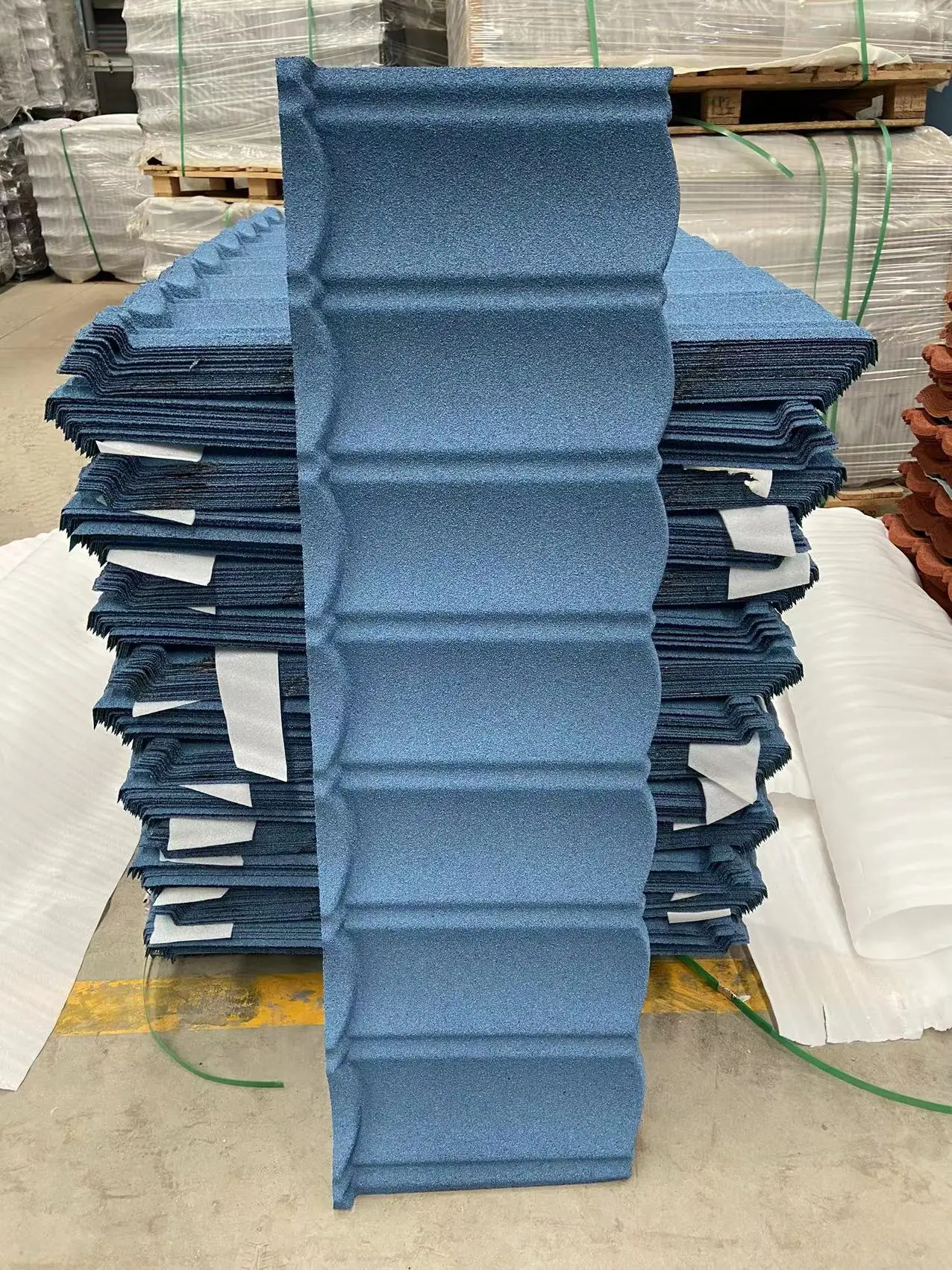 Charcoal Gray Color Deep Roman Stone Coated Metal Roof Tiles for Holiday Estate Building Roof
