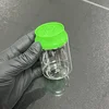 Botella transparente con tapa verde