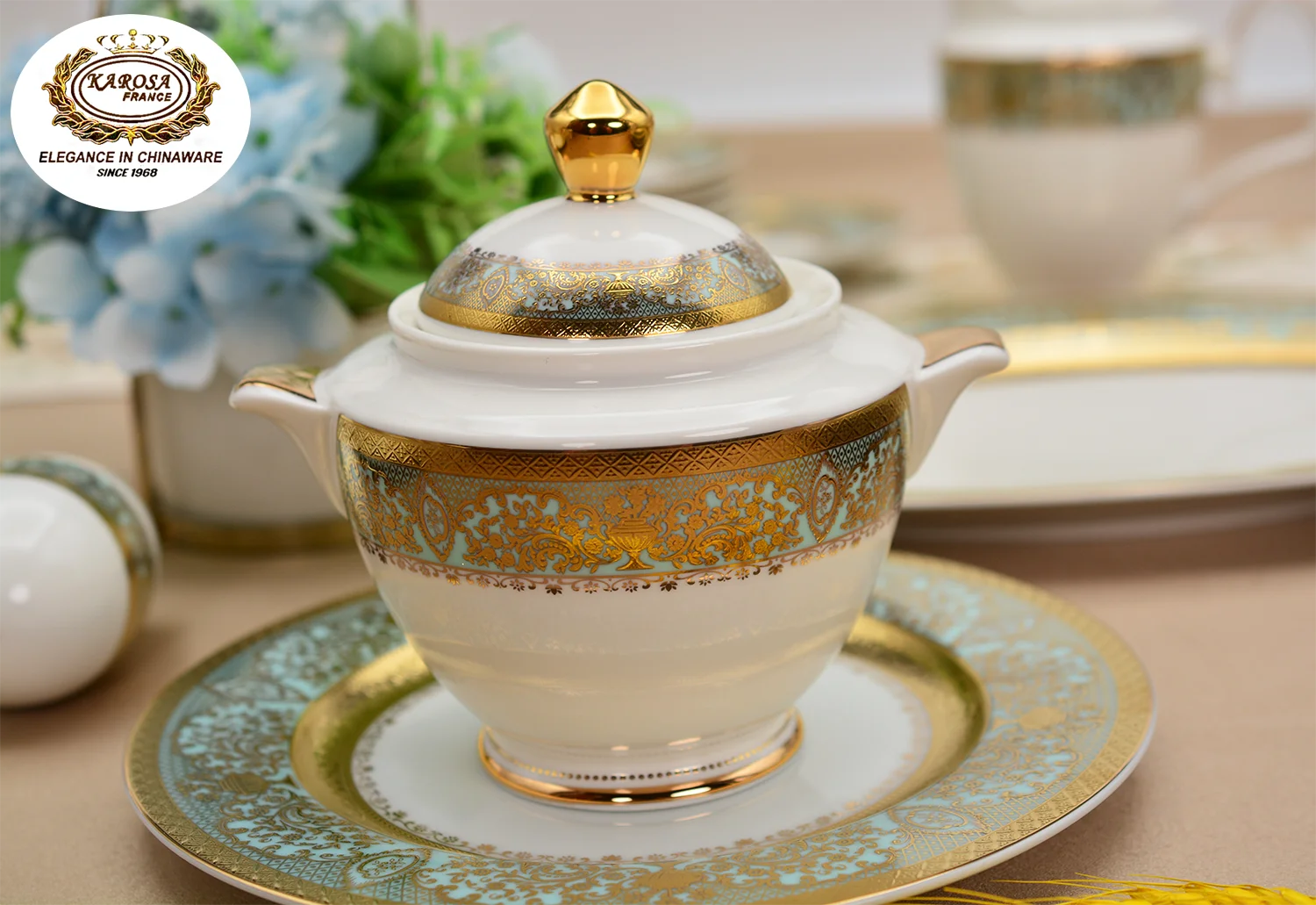 KAROSA High Quality 17pcs Embossed Gold Decorations Tea Set Luxury Style Bone China Tea Cup Set