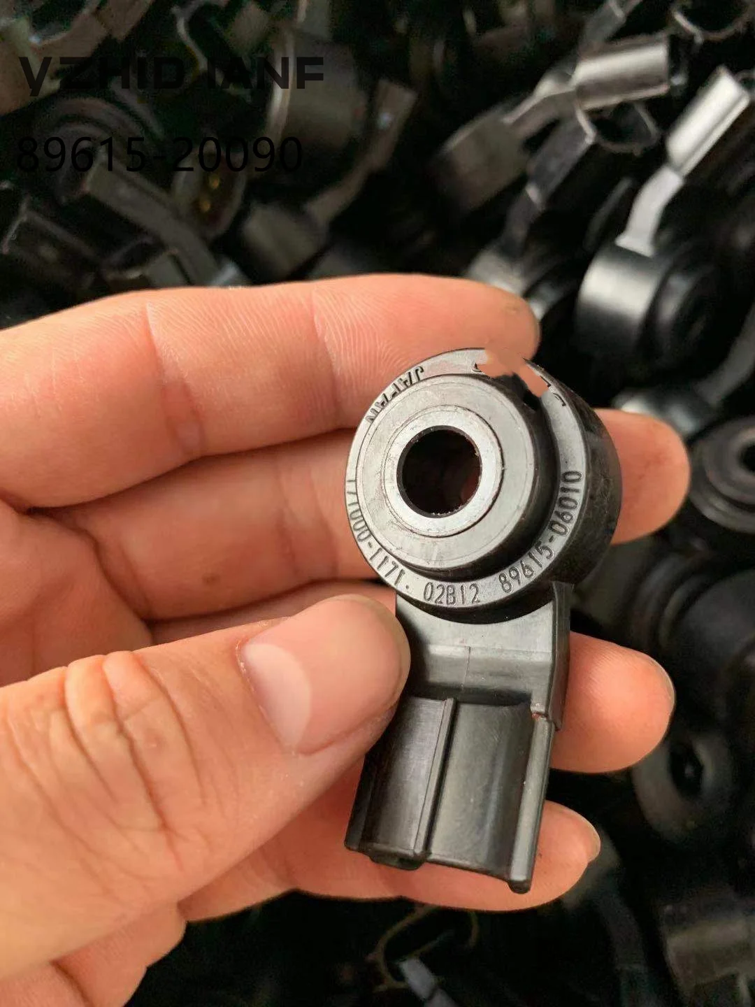 デトネーションエンジンノックセンサー89615-06010 89615-20090トヨタ