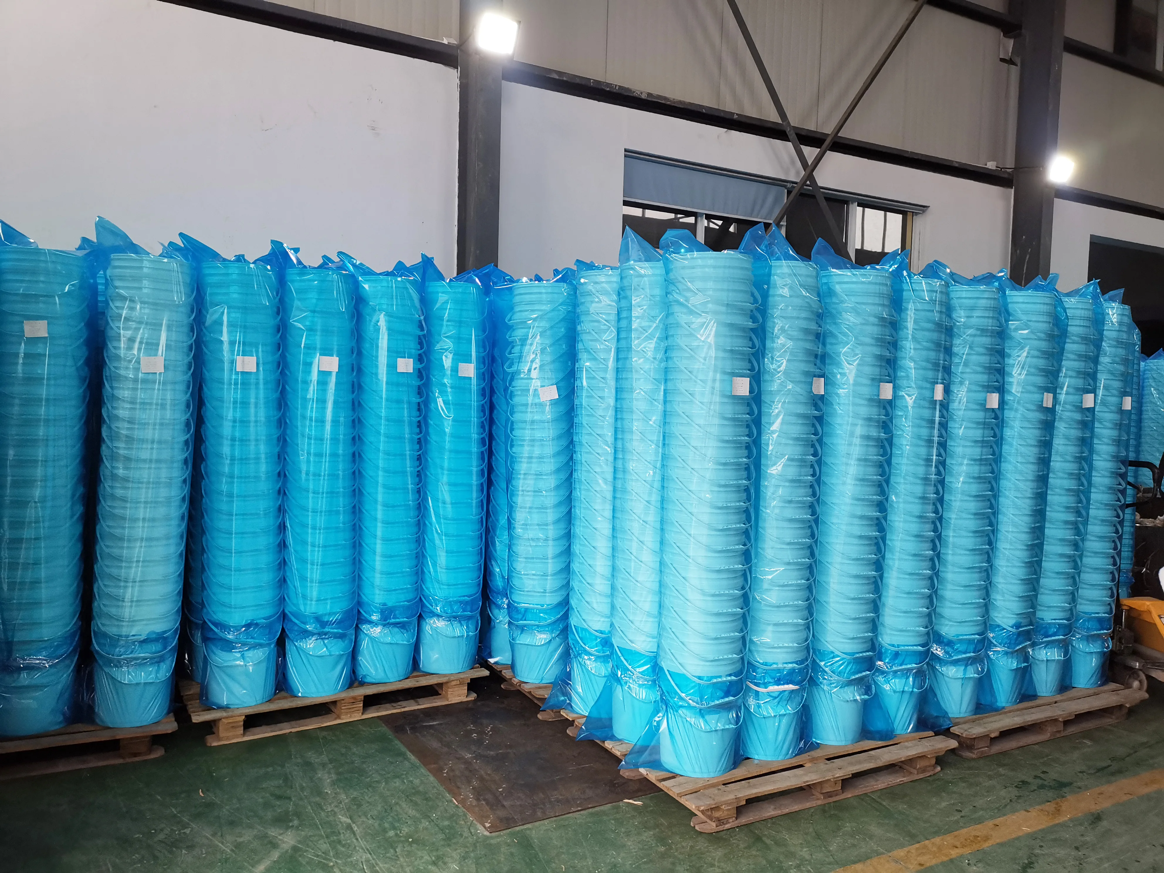 Custom Cheap Small Large 2L 5L 10L 20L 25L 5 Gallon Food Grade Safe Paint Popcorn White Plastic Buckets with Lids Handle Price
