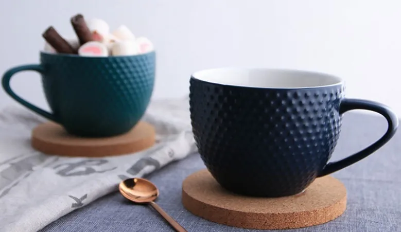 Creative porcelain mug with cork pad