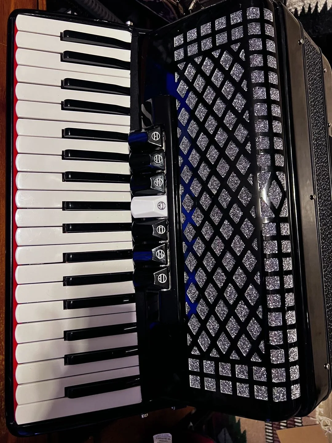 ACCORDION 34 KEYS 72 BASS - 7+2 REGISTER OEM ST2021