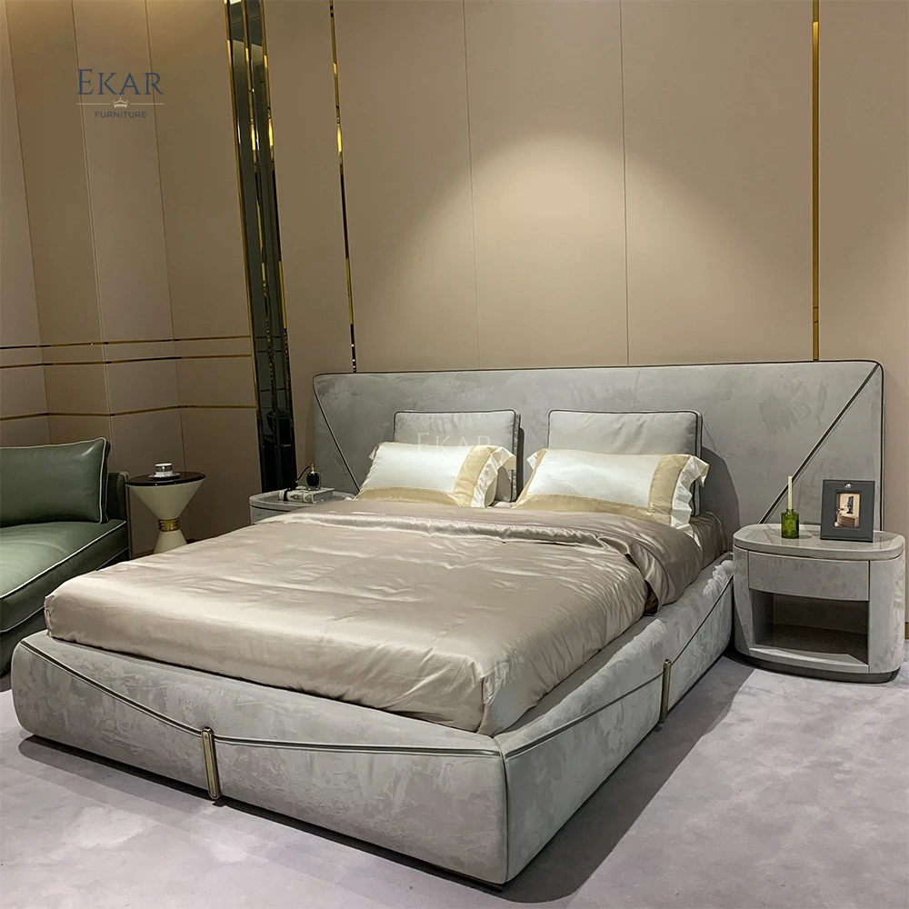 Antique Bronze Brushed Metal Bed with Lacquer Finish - Classic Bedroom Elegance factory