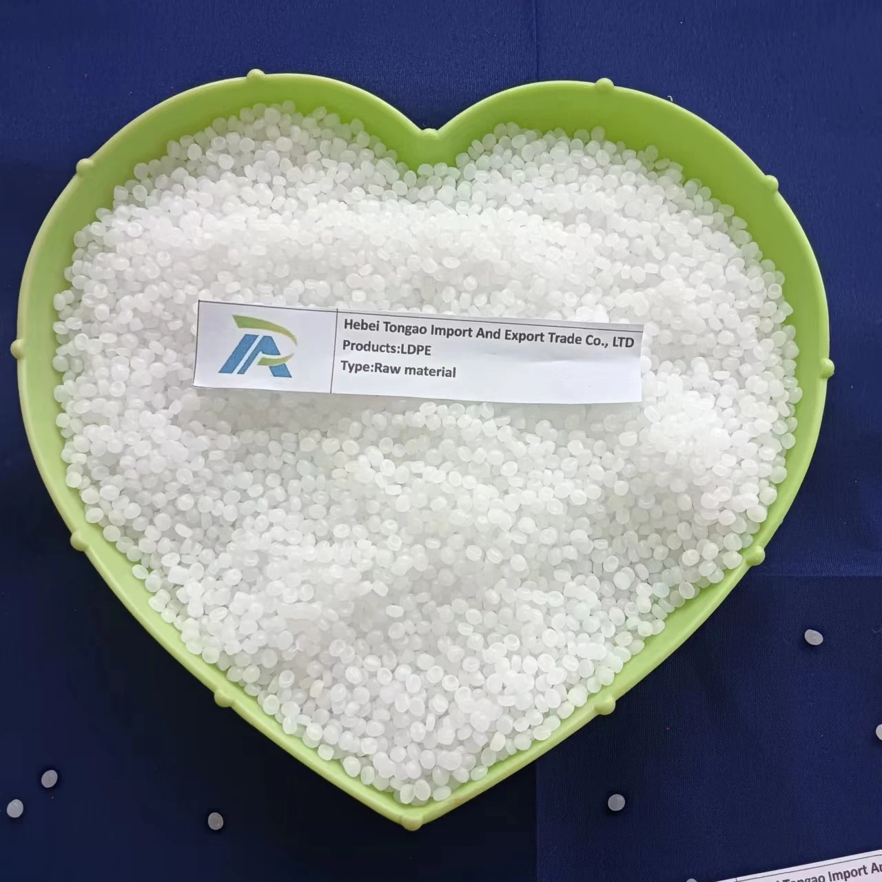 Горячая распродажа дешевая цена пластмассовое сырье белые гранулы ldpe пластиковые для пластмассовых