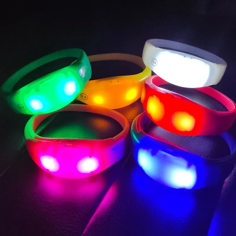 Prenota braccialetti luminosi a LED - Braccialetti promozionali per eventi | UK