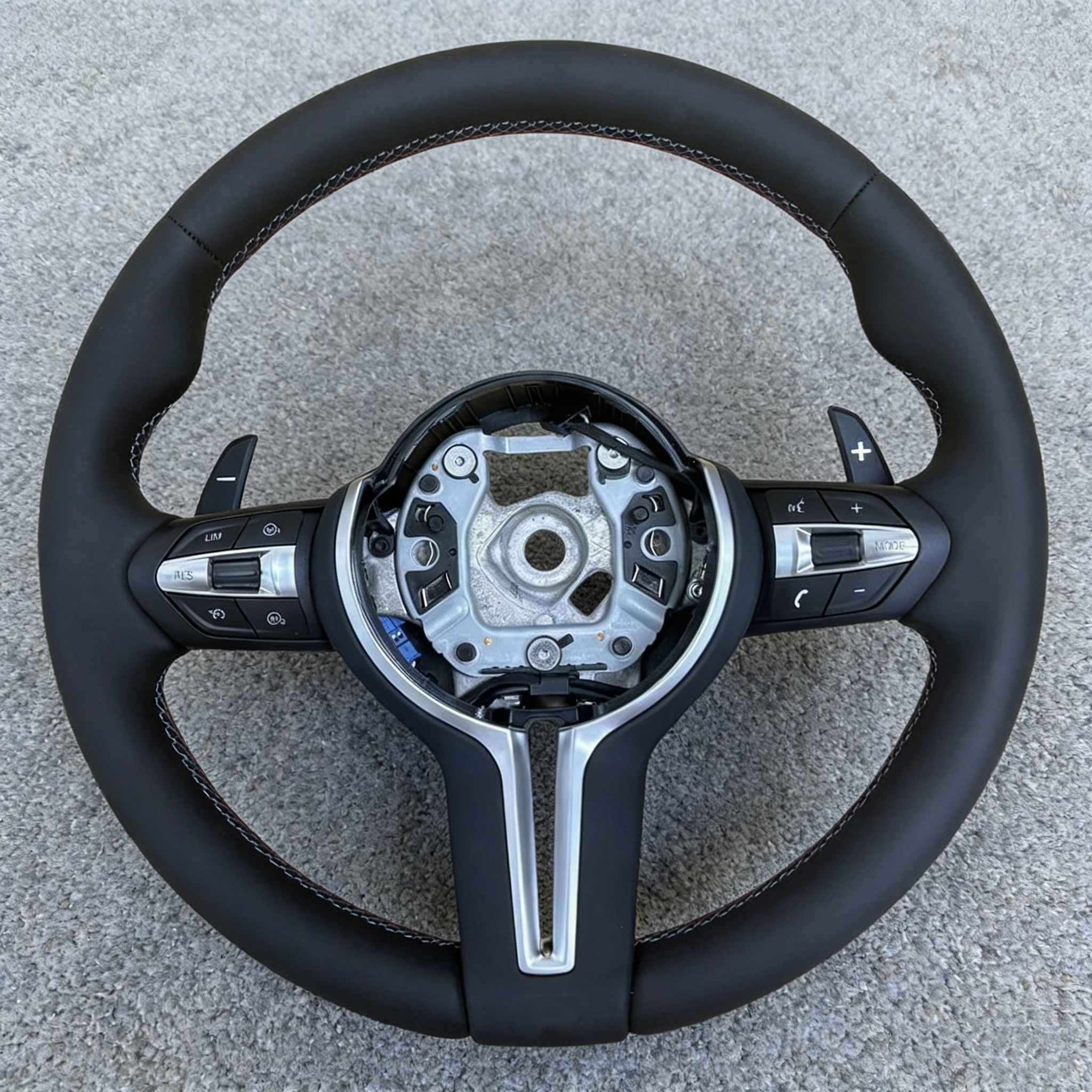 F Chassis F01 F02 F10 F11 F12 F15 F16 F22 F30 F80 F82 F83 F85 F86 F87 Leather Steering Wheel Assembly for BMW