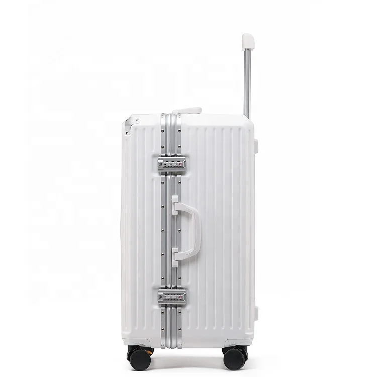 【新品未使用】63L メルセデス luggage RIMOWA風 RIMOWA - 新品未使用メルセデス・ベンツアルミスーツケースの