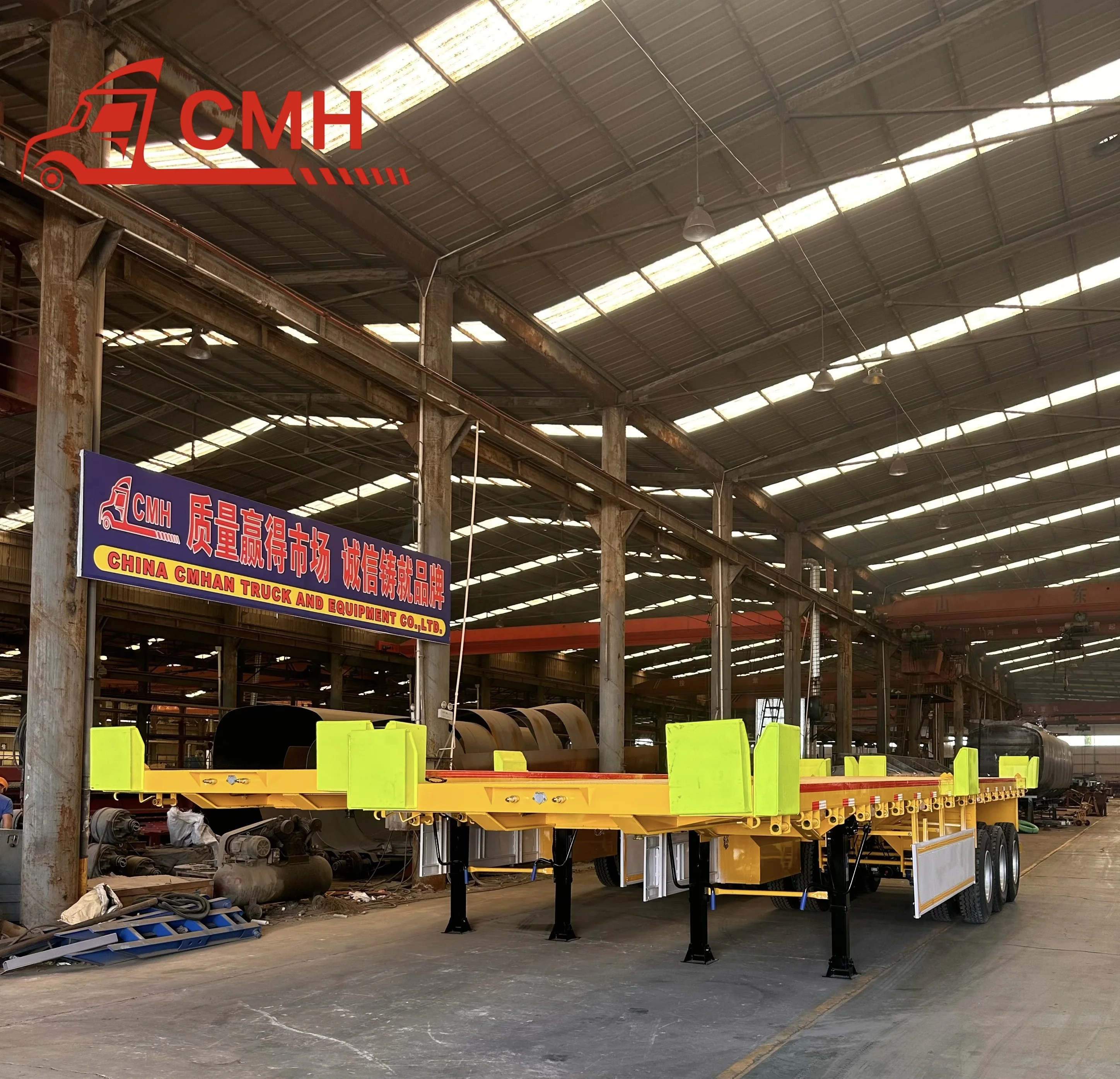 New Chinese 3-axle flatbed semi-trailer 20% off for a limited time; supports fixed container mounting.