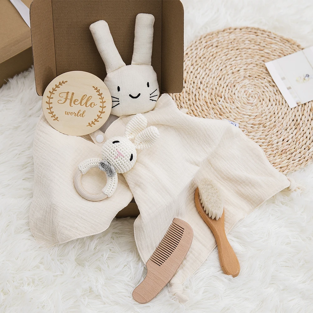 Baby Gift Set Organic Cotton Muslin Bunny Comforter Toy Wooden Milestone Card Matching Bib Newborn Shower Box Baby Essentials factory