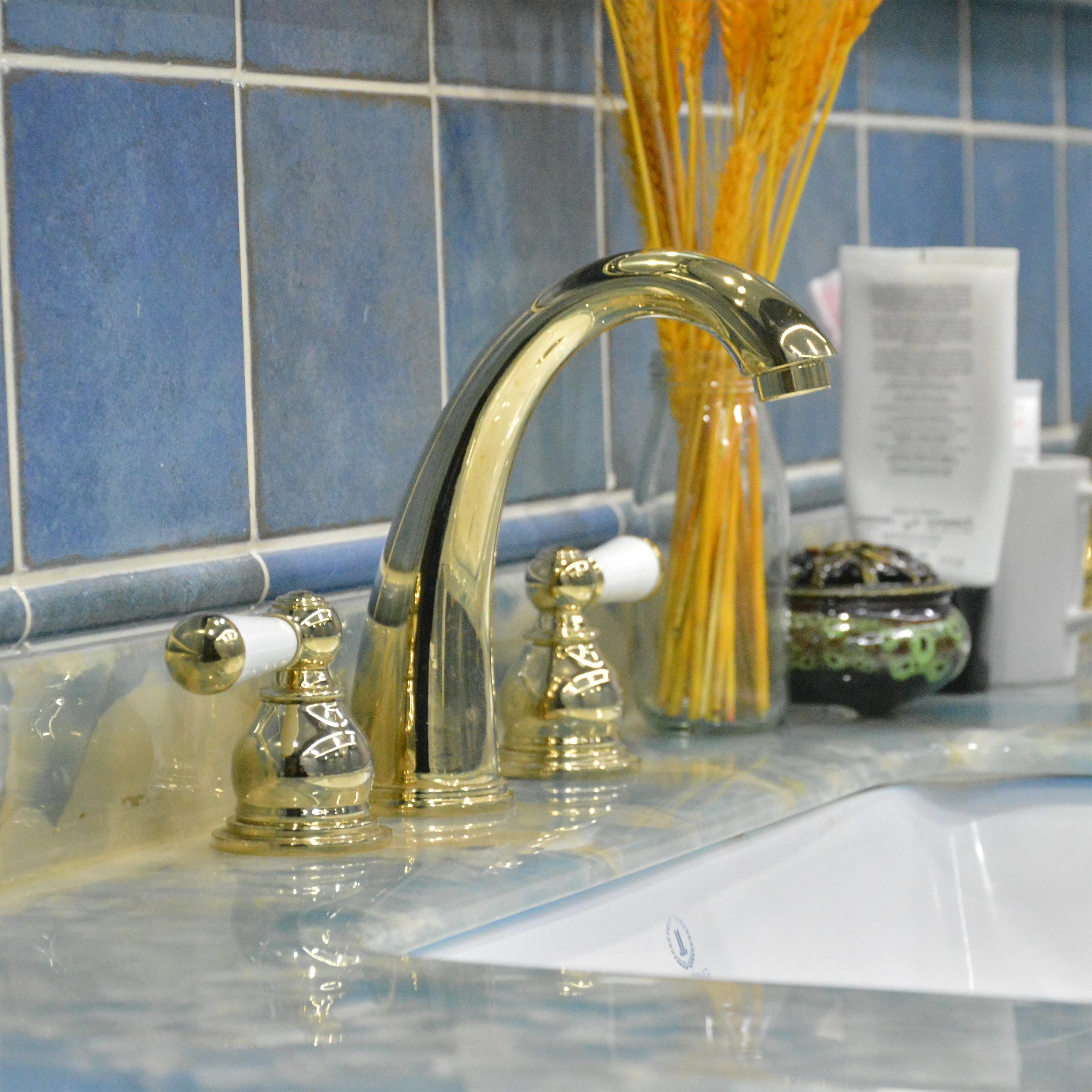 Luxury Ceramic Lever Handles Brass Basin Tap - Chrome  details