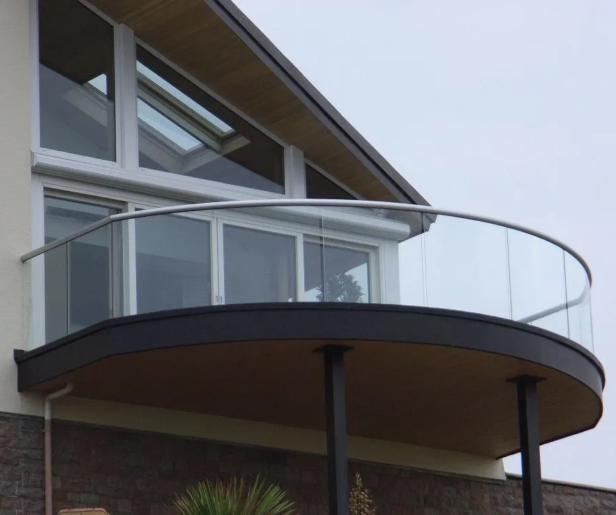 Curved Aluminum U Channel Balcony Balustrade Glass Railing