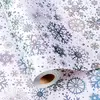 Flocon de neige argenté sur blanc
