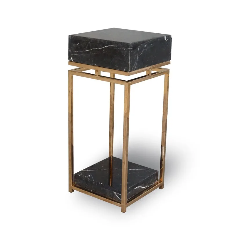 דגם נורדי לבית, סלון, מדפי תצוגה טבעיים יוקרתיים ממתכת לפרחים, מנחה לשירות, זהב ואבן שיש, מספר קומות