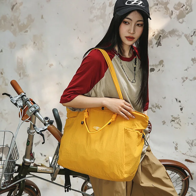 Unisex Large Capacity Lightweight Commuting Shopping Tote Bag Fashionable Casual Zipper Closure Shoulder Bag