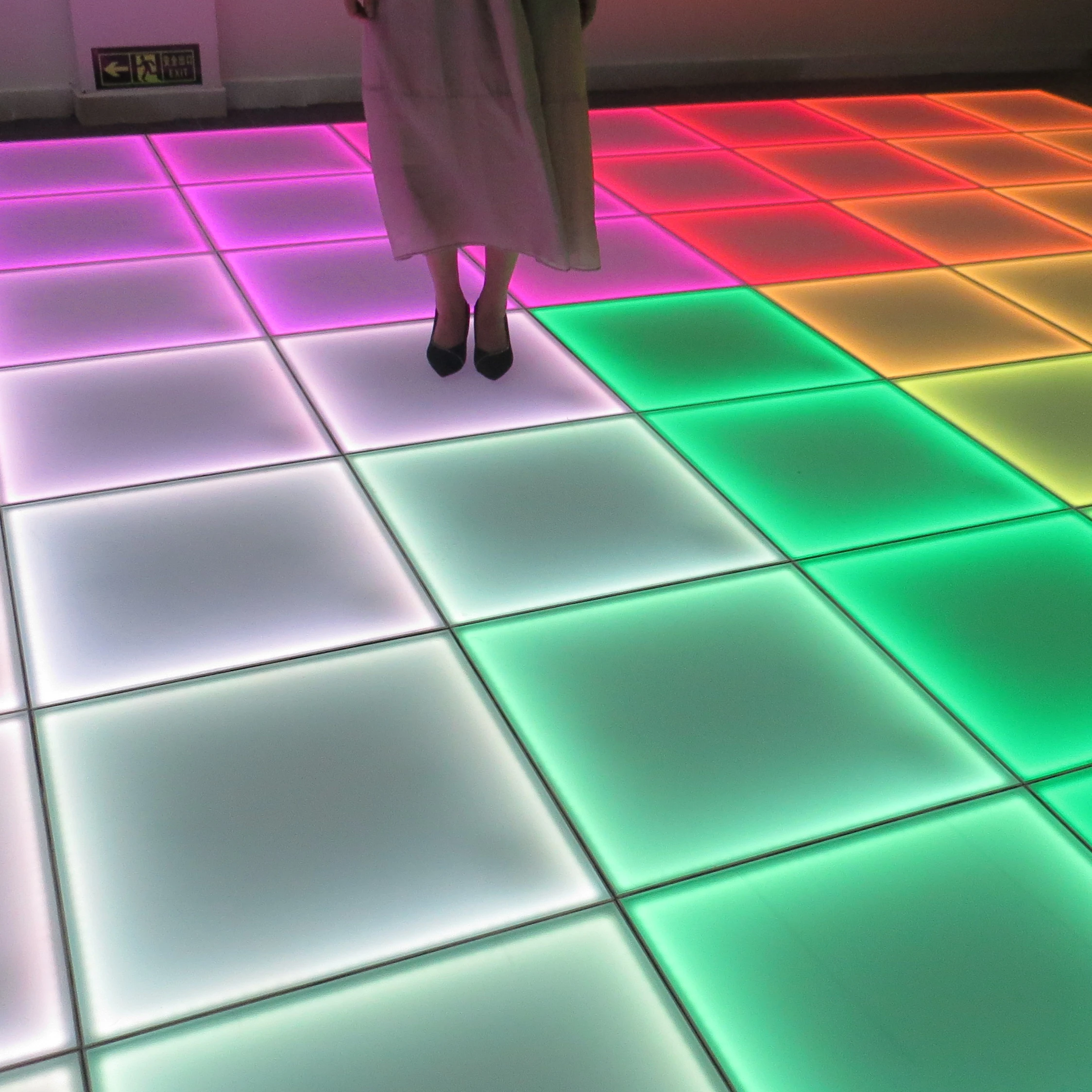 Personlig Accepteret Fortælle Wholesale 2022 Creative Illuminate Rgb Glass Lighted Led Disco Dance Floor  Tiles For Sale From m.alibaba.com