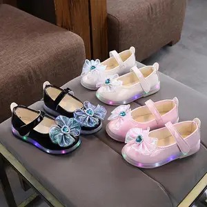 New Design Summer Princess Shoes Soft Sole Little Girl Soft Bottom Crystal Shoes with LED Light
