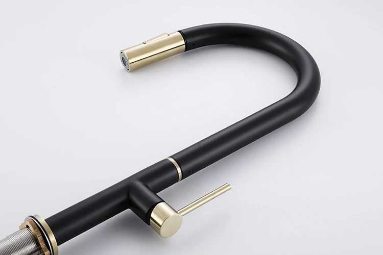 Grifo de fregadero de cocina abatible con sensor táctil negro y dorado con rociador