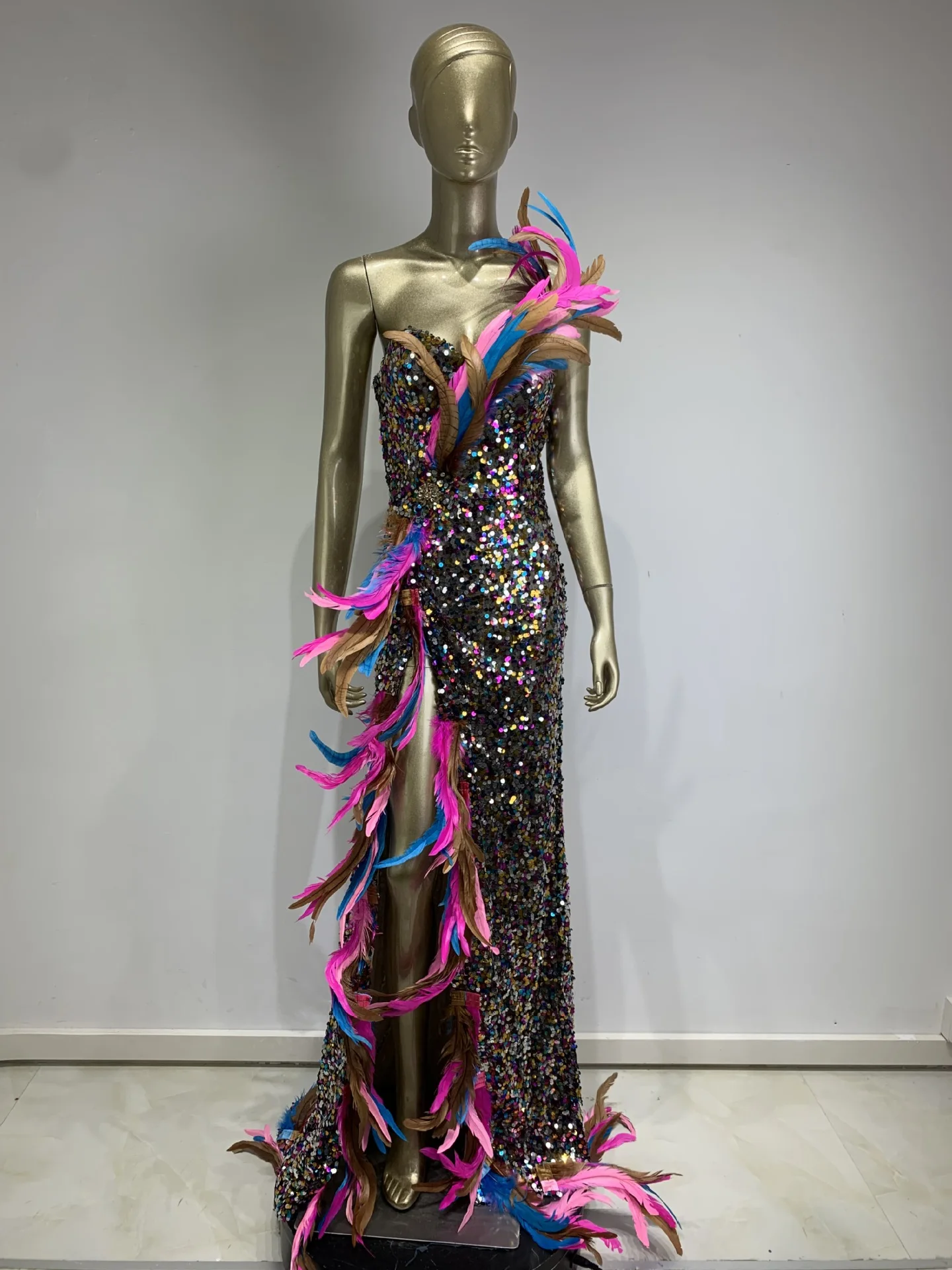 runway party dresses 9 Festive Party Dresses for the Holiday Season [PHOTOS]