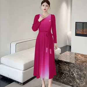 Elegant Gradient-colored Long Dress with Loose V-neck and High-end Pleated Dress