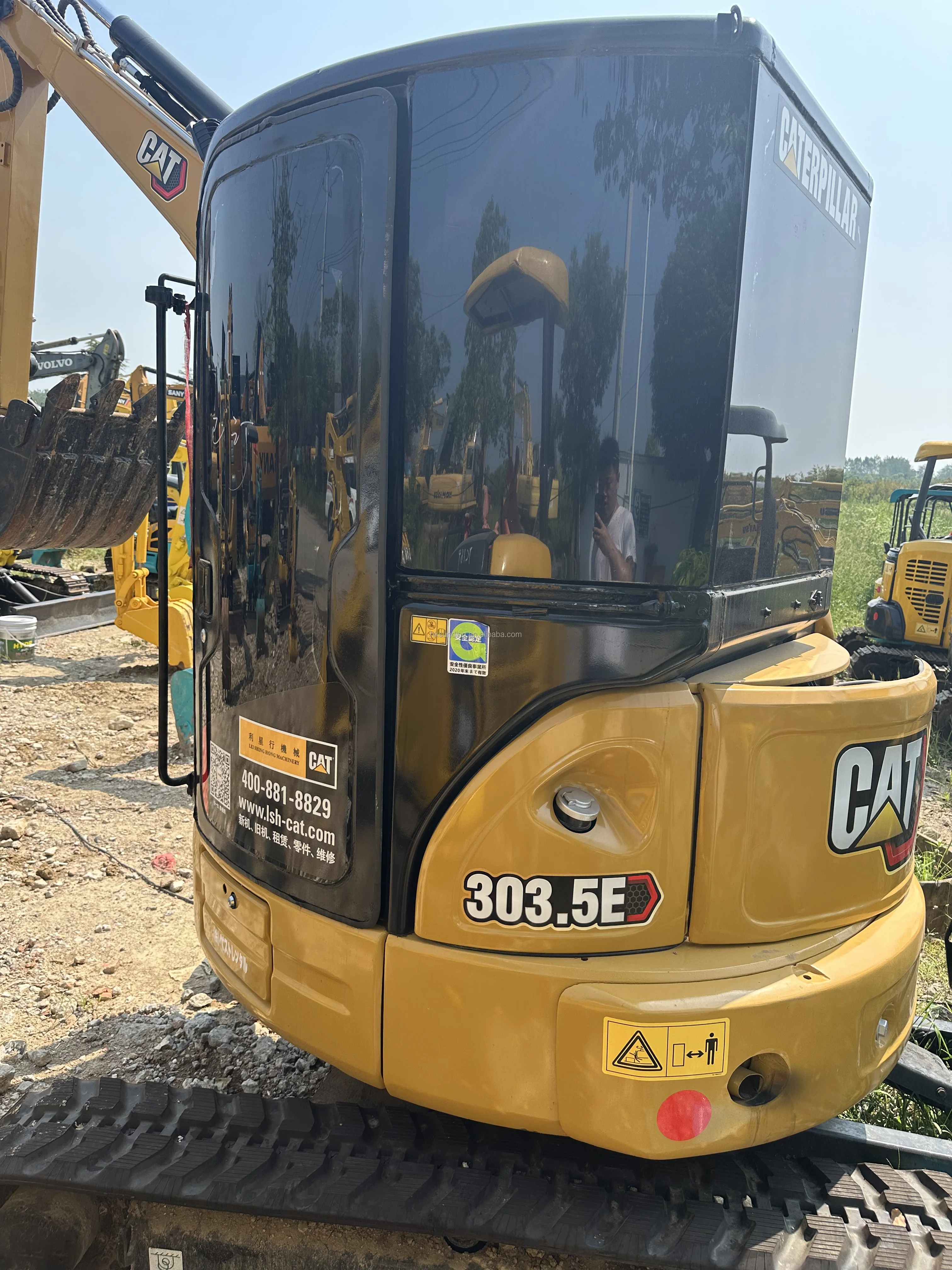 Almost New Japan Used 3 Ton Mini Excavator CAT303.5E