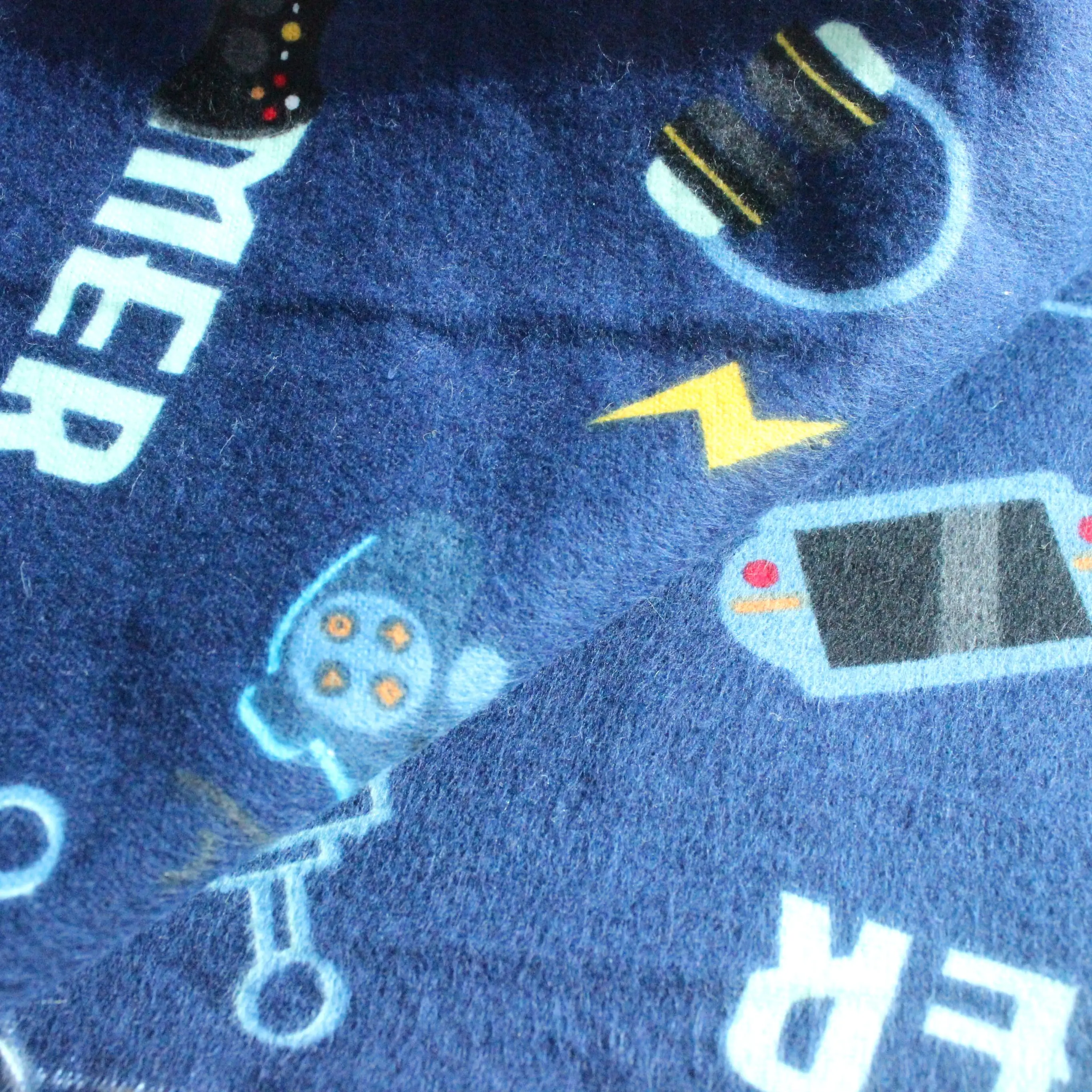 2021 новый дизайн, индивидуальный заводской запас, в наличии 100% хлопок, фланелевая ткань с принтом для одежды