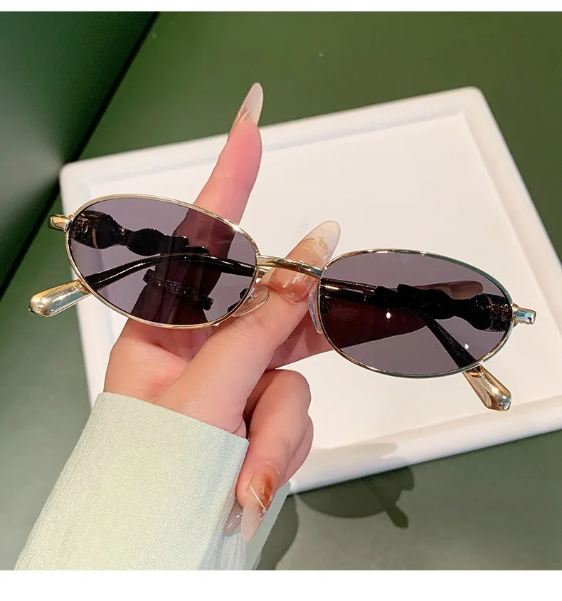 STORY HD98192 Trendy Luxury Snake Head Sunglasses Women Men Fashion Rhinestone Oval Metal Frame Sunglasses Custom Brand logo
