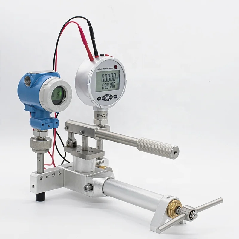 0.02F.S High Precision Digital Gauge Calibration Pressure Source