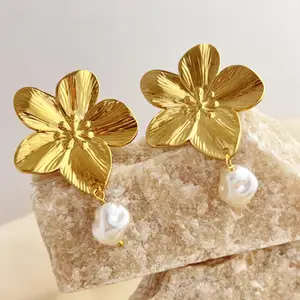 Earrings Luxury Pearl Stud Earrings Hyperbole Flower Design with Golden Shell Accent Sweet Diy Style Fashion Jewelry Earrings