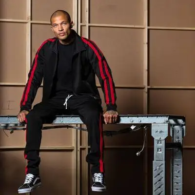 Mens Custom Sports Velour Tracksuit Set Solid Color Slimmed Gym Suit Plain Polyester Tracksuit