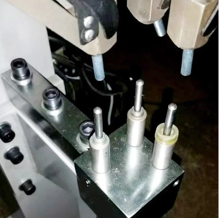 のコアコン 機械式空気圧ファンブレード3ヘッドリベット機 Buy Fan Blades Riveting Machine,Three