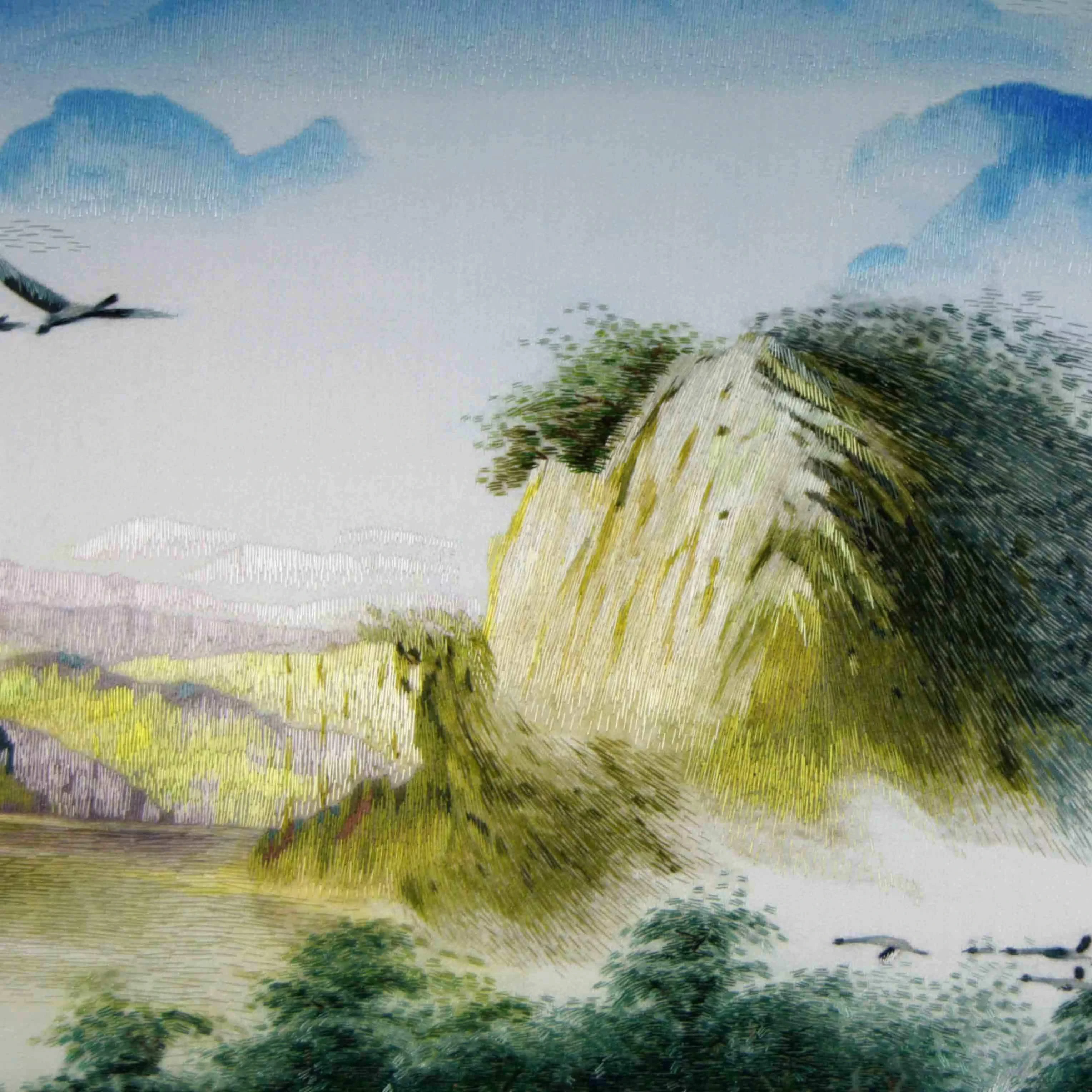 Tranh vẽ phong cảnh Trung Quốc là một trong những điểm nhấn lớn đến từ Tô Châu Trung Quốc. Các tác phẩm thể hiện sự kì diệu của thiên nhiên, tạo nên không gian yên bình, tĩnh lặng và mang lại sự thư thái cho người xem. Hãy khám phá tranh treo này để cảm nhận được vẻ đẹp của đất nước Trung Hoa.