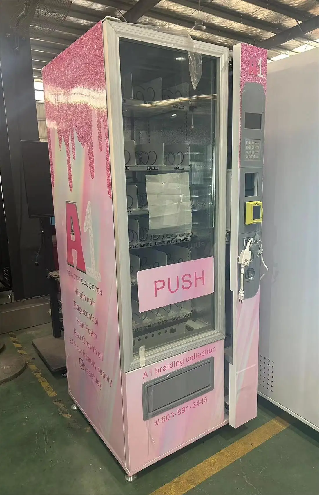Customized Wrap Small Snack and Lash Vending Machine With Credit Card Payment System Custom Airport Kiosk Benefit Cosmetics