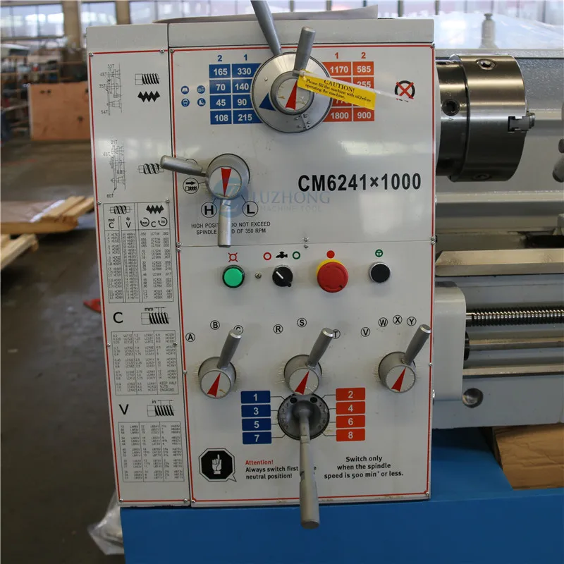 Токарный станок CM6241 с горизонтальным металлическим