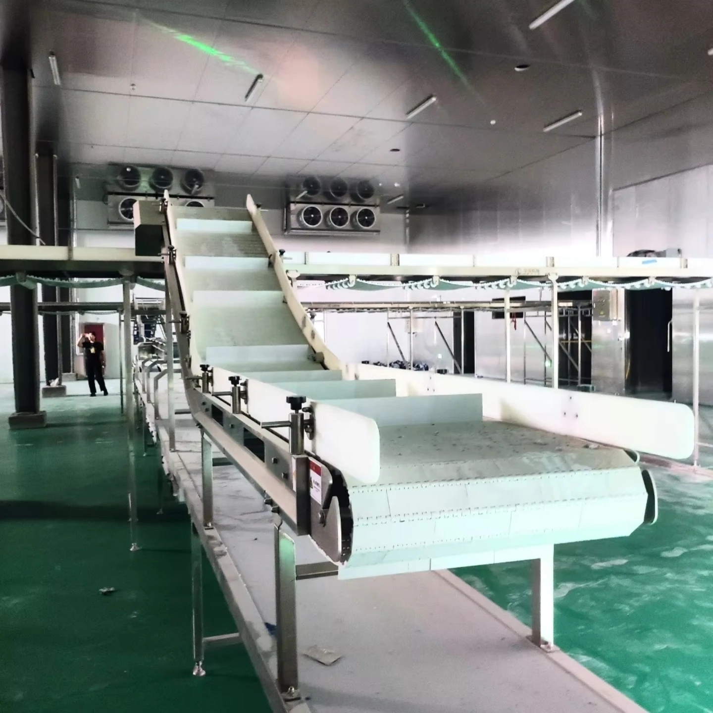 Stainless steel meat conveyor system modular belt and roller design for slaughterhouses