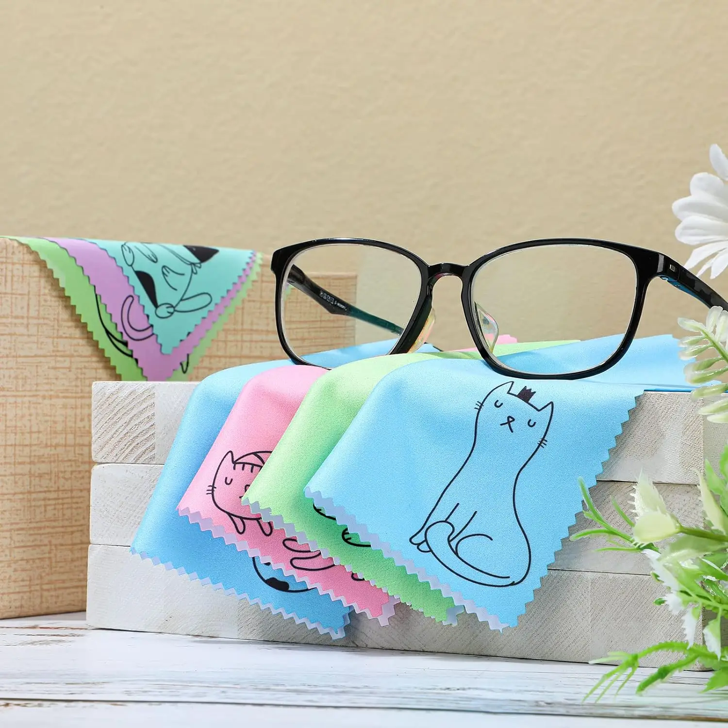 Custom Logo Printed Microfiber Glasses Cleaning Cloth Sunglasses Eyeglasses Care Product manufacture