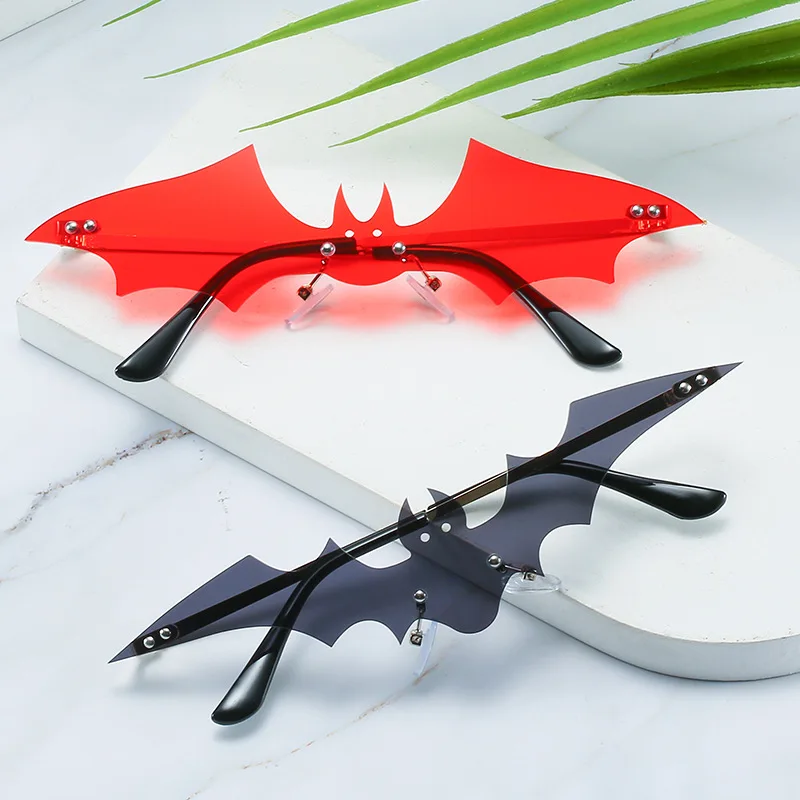 2024 Personality Bat Sunglasses for Men and Women Europe and the United States Trend Dazzling Street Sunglasses Sunglasses
