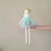 Bambola con vestito blu
