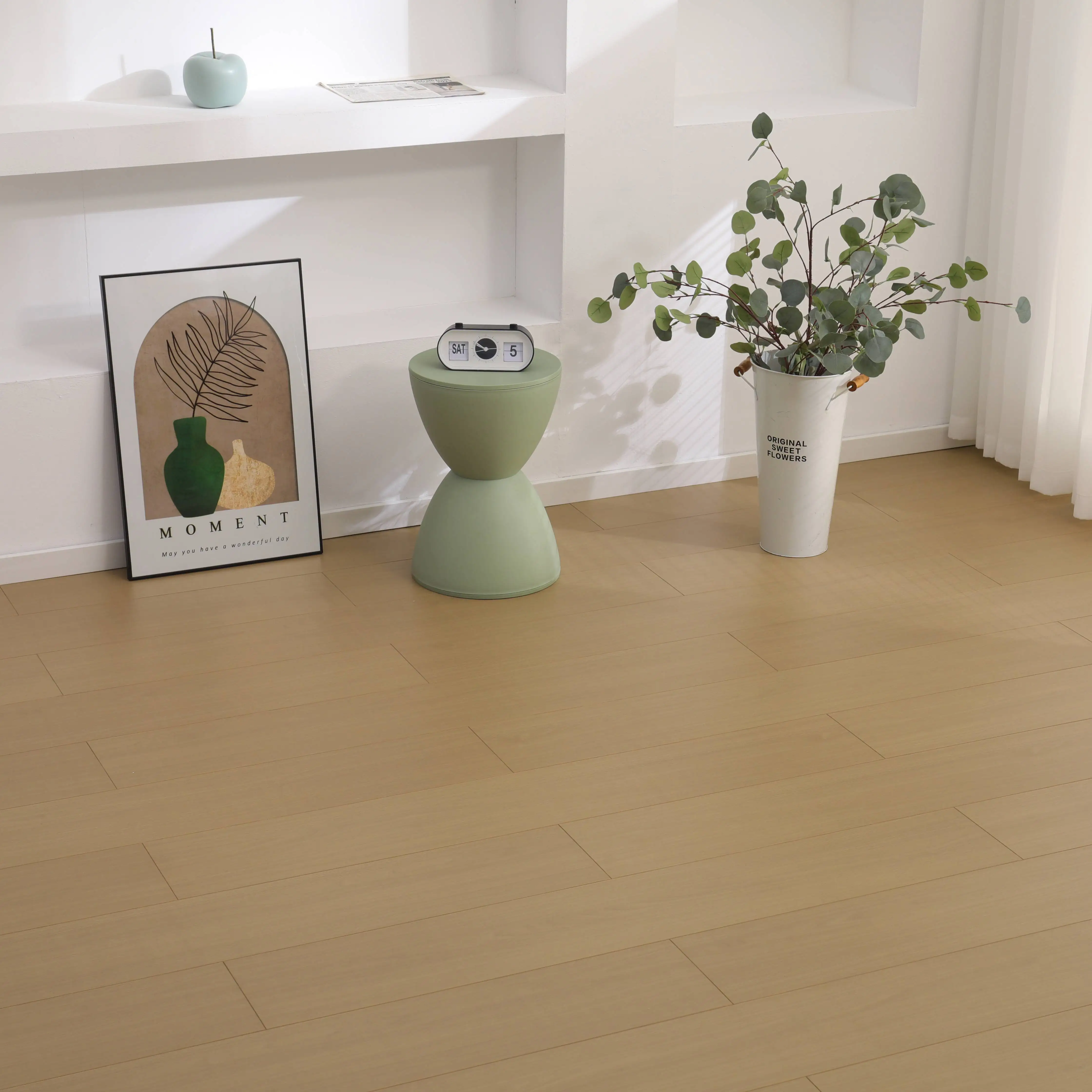 Smooth and Textured Wood Flooring Engineered Flooring Is Wear-resistant and Waterproof