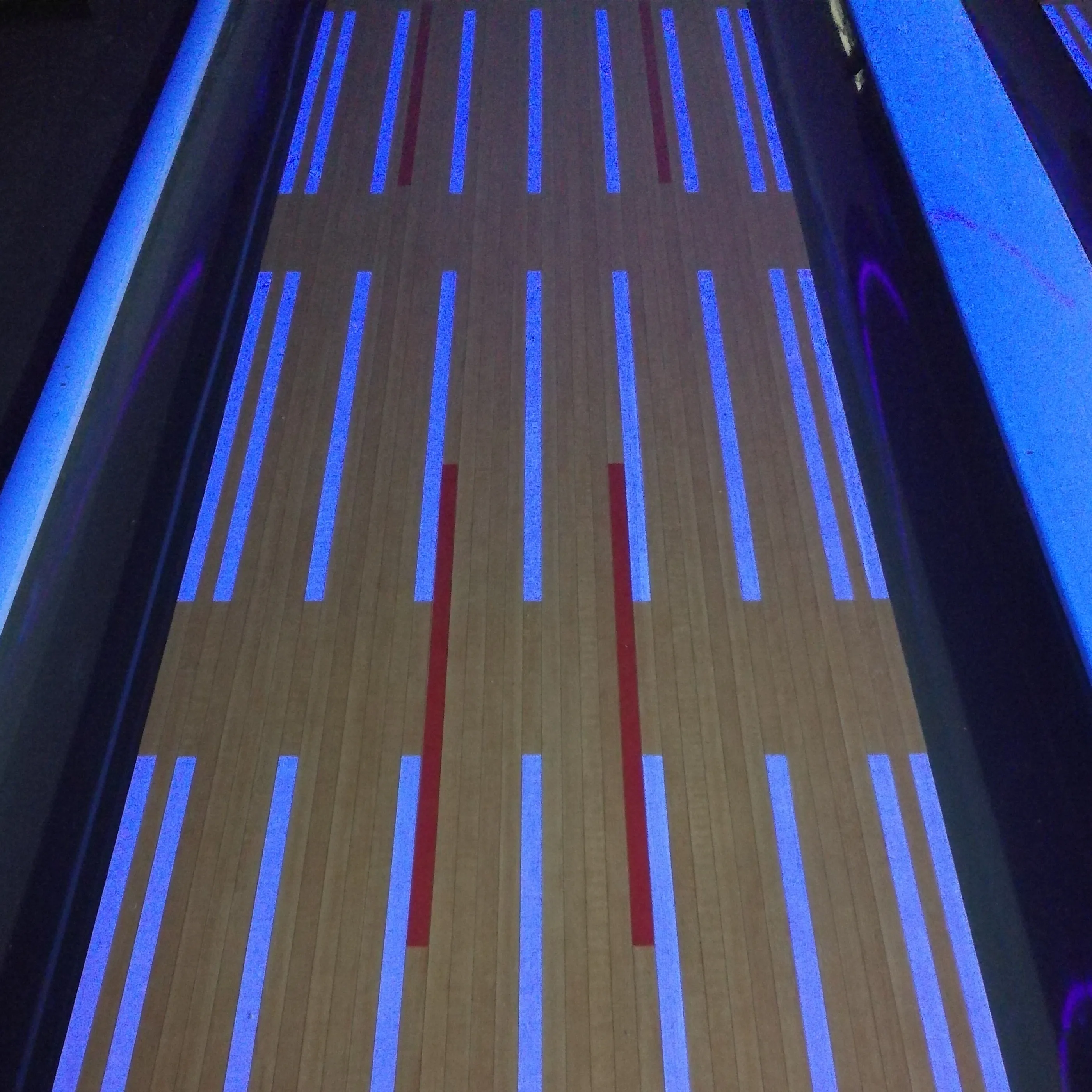 USBC Approved New Arrival Best Prices Synthetic Bowling Lanes Latest Design with Various Glow Pattern and Colors