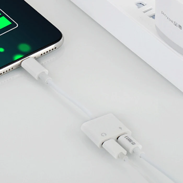 
 phone Splitter 3.5mm Headphone Adapter And Dual Port Adapter For Iphone 2 In 1 Charging And Music Listening  