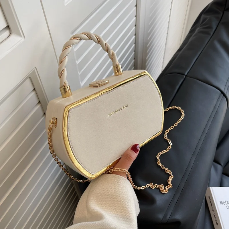 2024 New Fashionable Women's One Shoulder PU Leather Handbag High Quality with Chain Decoration Open Closure Type