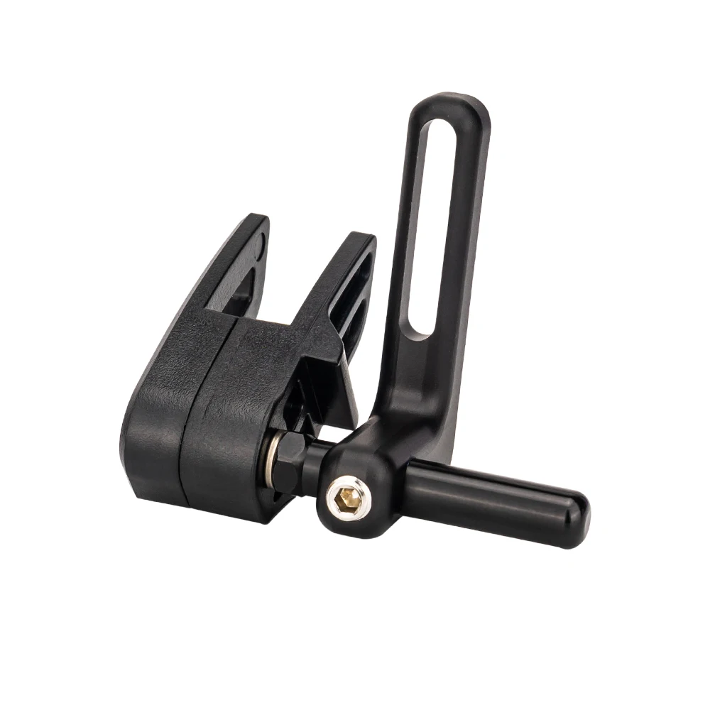 フロントディレイラーに取り付けられたZTTOロードバイククロス