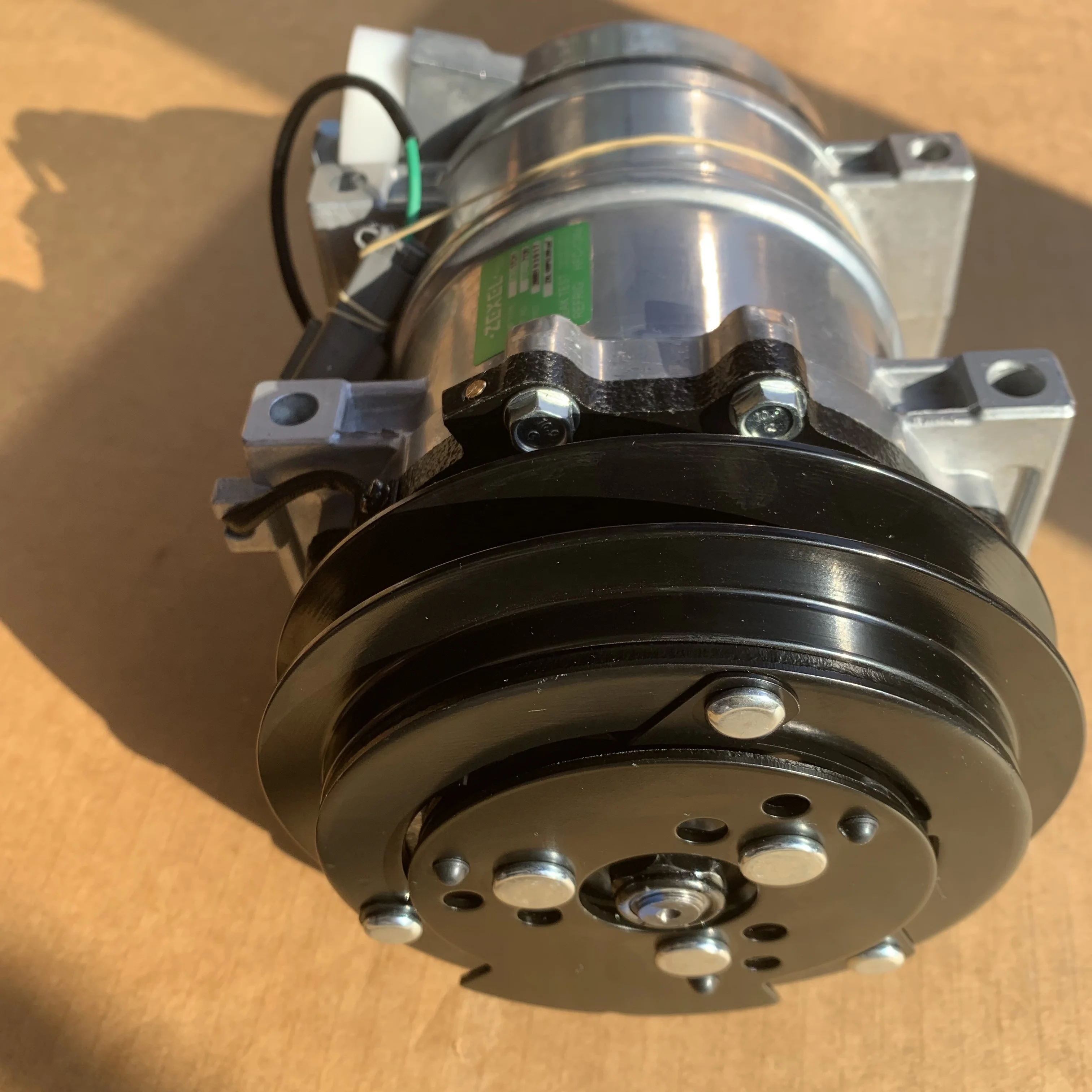 Hitachi ZX200-1 Excavator Parts - Air Conditioning Compressor