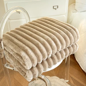 2026 Wholesale Custom Rabbit Fur Blanket Bubble Fleece Solid Color Flannel Throw 100% Polyester Home Textile for Airplanes