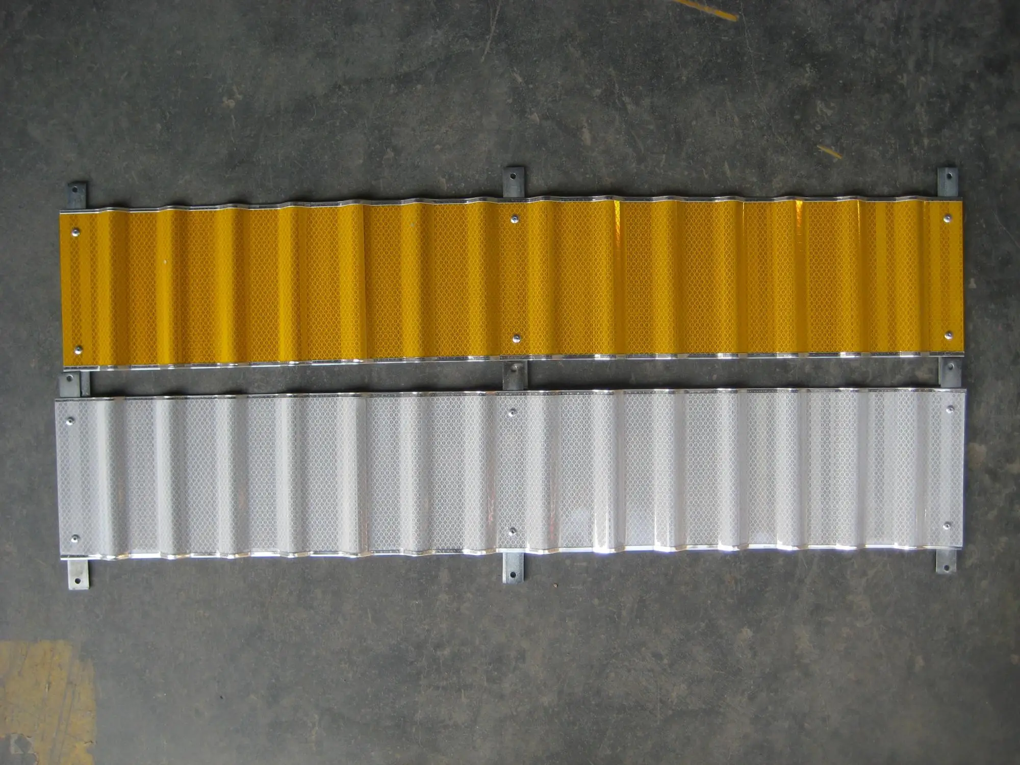 LDS Line Type Guardrail Road Traffic Delineator Reflector