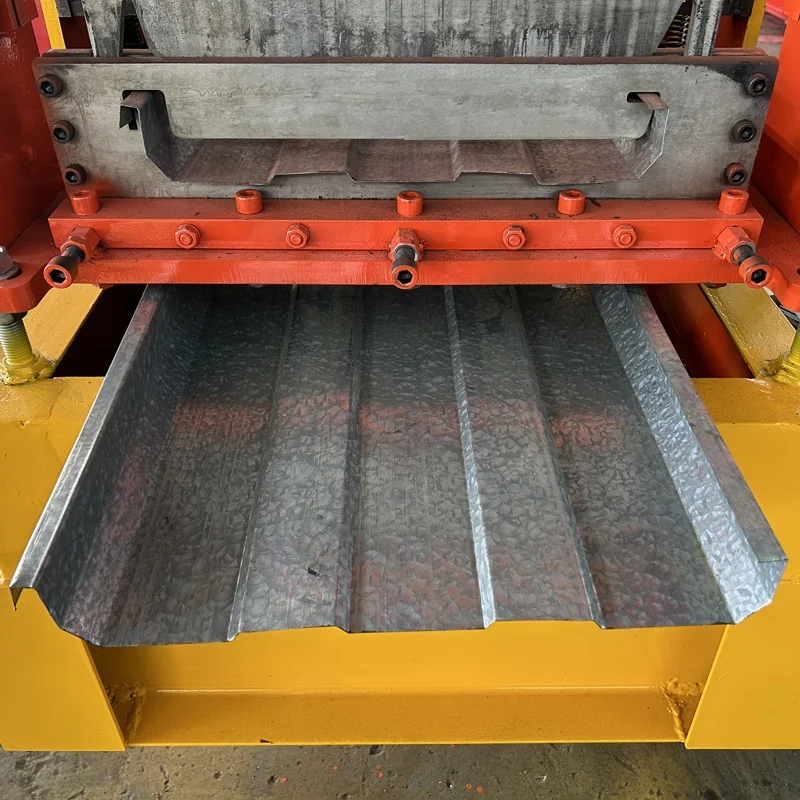 Mobile Clip Lock Standing Seam Roof Panel Making Machine Kr18 Self Lock Metal Standing Seam Roll Forming Machine
