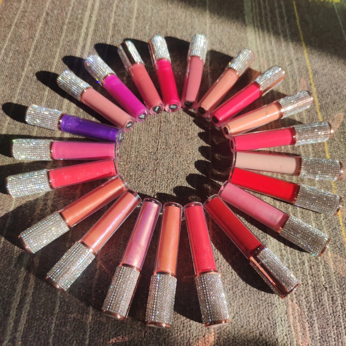 Оптовая продажа, Пользовательский логотип, уникальный влагостойкий блеск для губ с золотыми тюбиками для губ