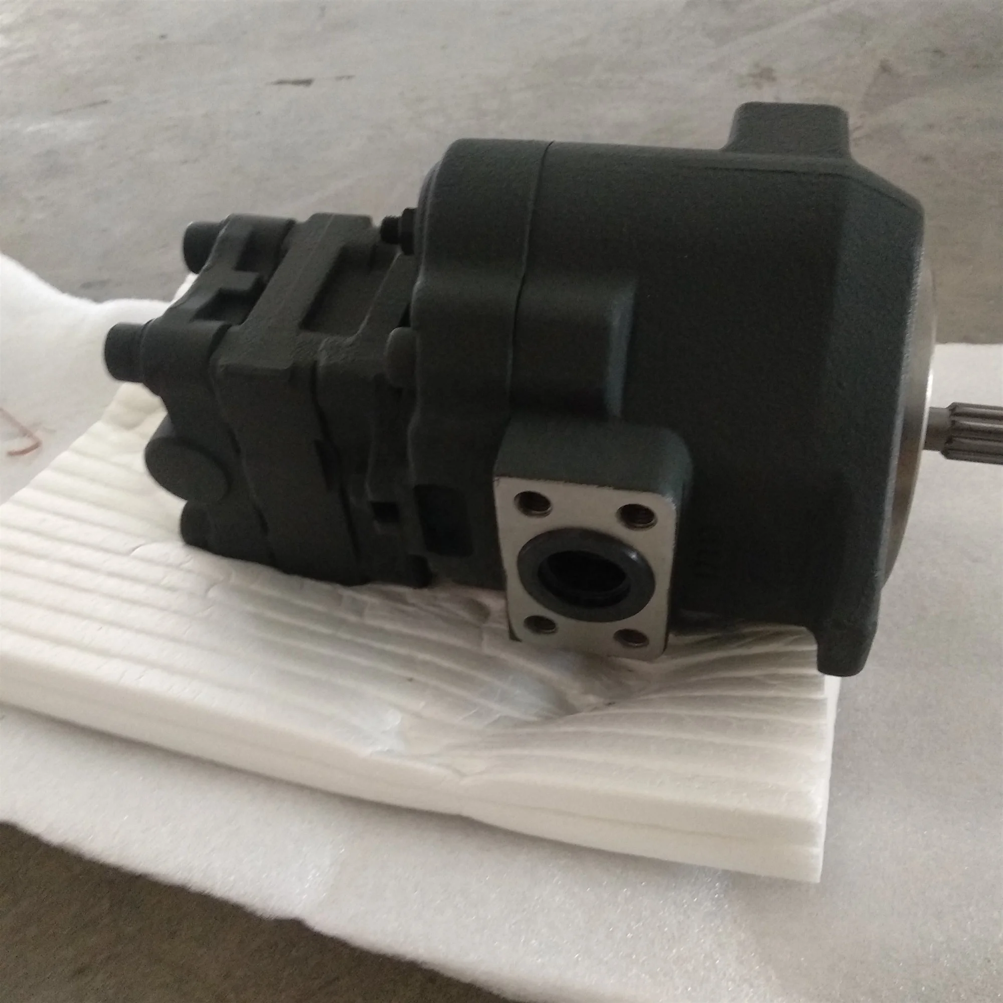 Excavator ZX17U-2 Main Pump PVD-00B-16P-5AG3-5060A Hydraulic Pump
