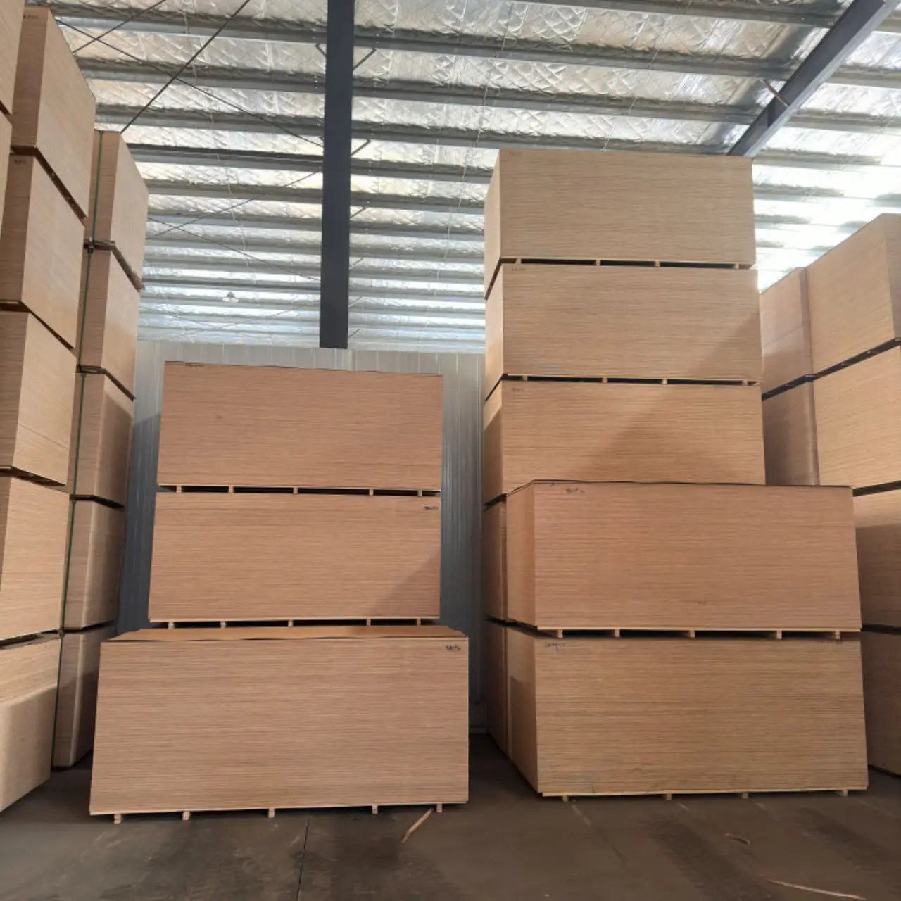 Customized Commercial Plywood Board 1220*2440mm Plywood Board 18mm